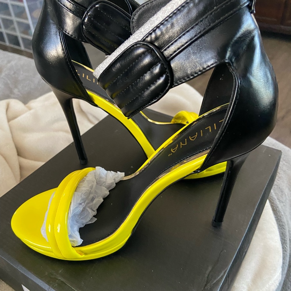 Black/Yellow Show Stopper